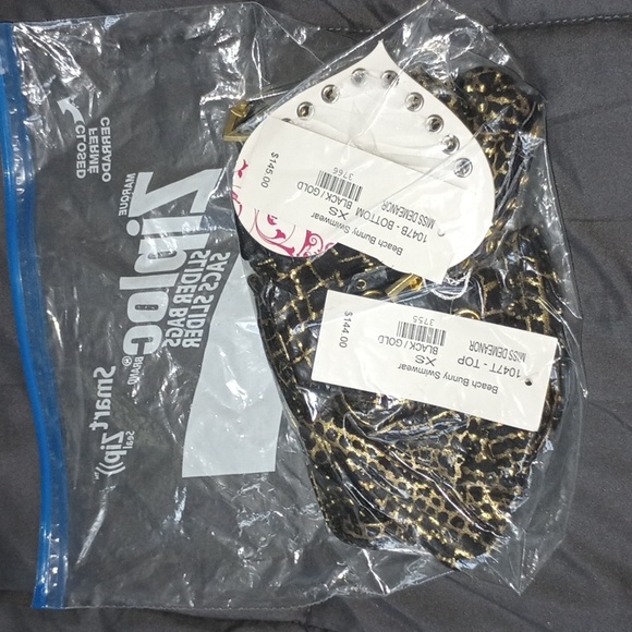 Beach Bunny NWT Miss Demeanor XS Gold - Picture 8 of 8